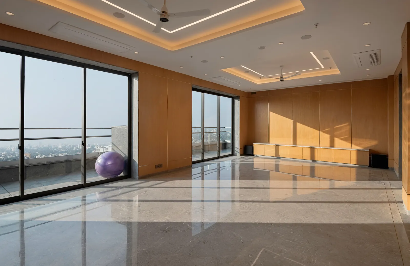 The residents' fitness room, with mirrored walls and city views